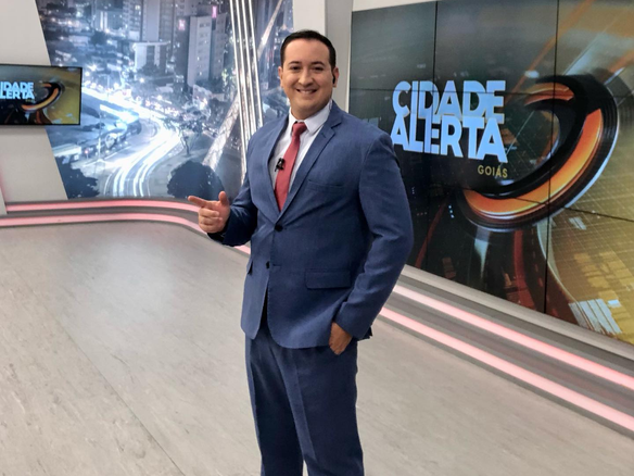 Com saída de Silvye Alves, Douglas Branquinho assume Cidade Alerta Goiás
