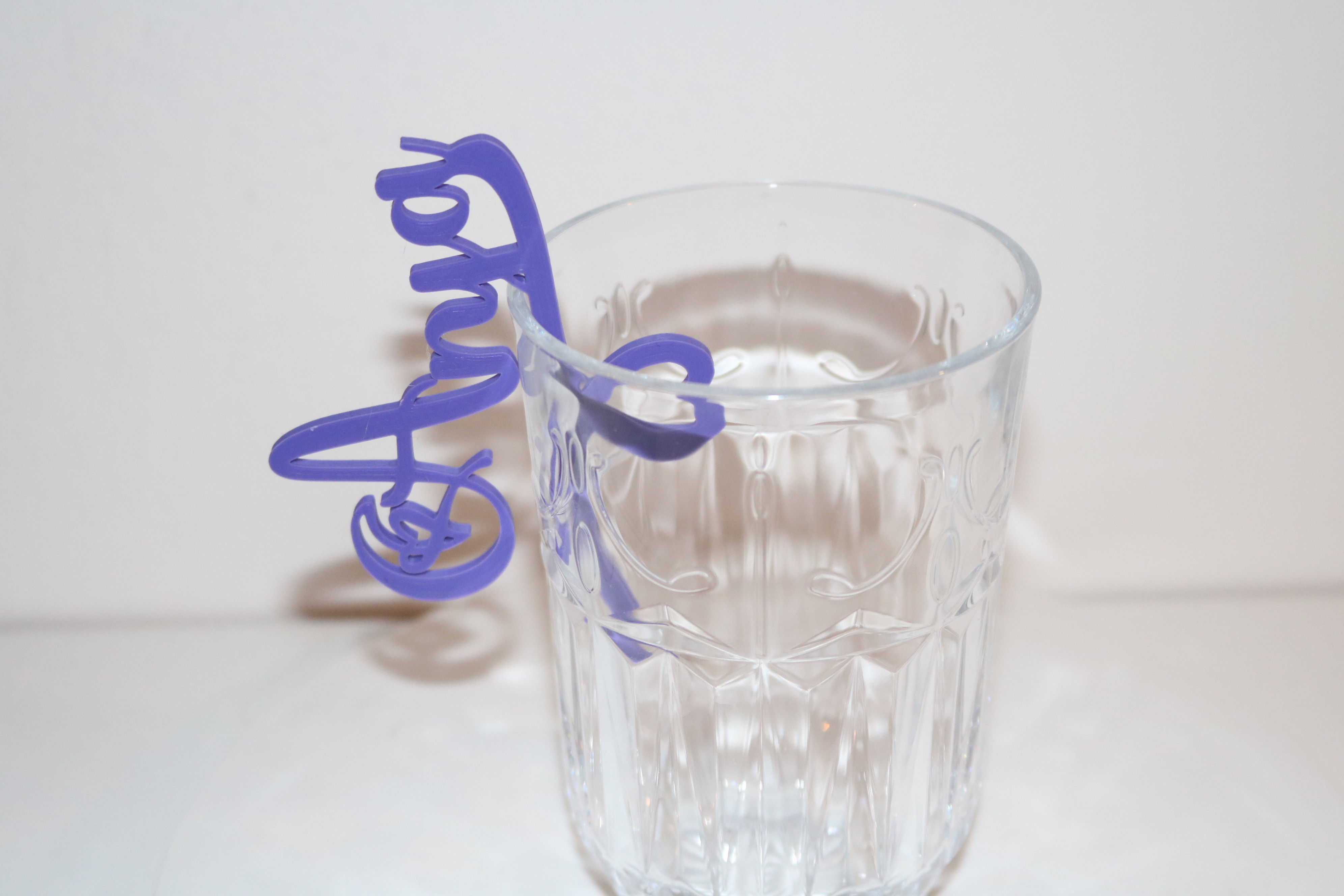 Individuelle Namensschilder für Gläser – Der Party-Hingucker mit persönlicher No