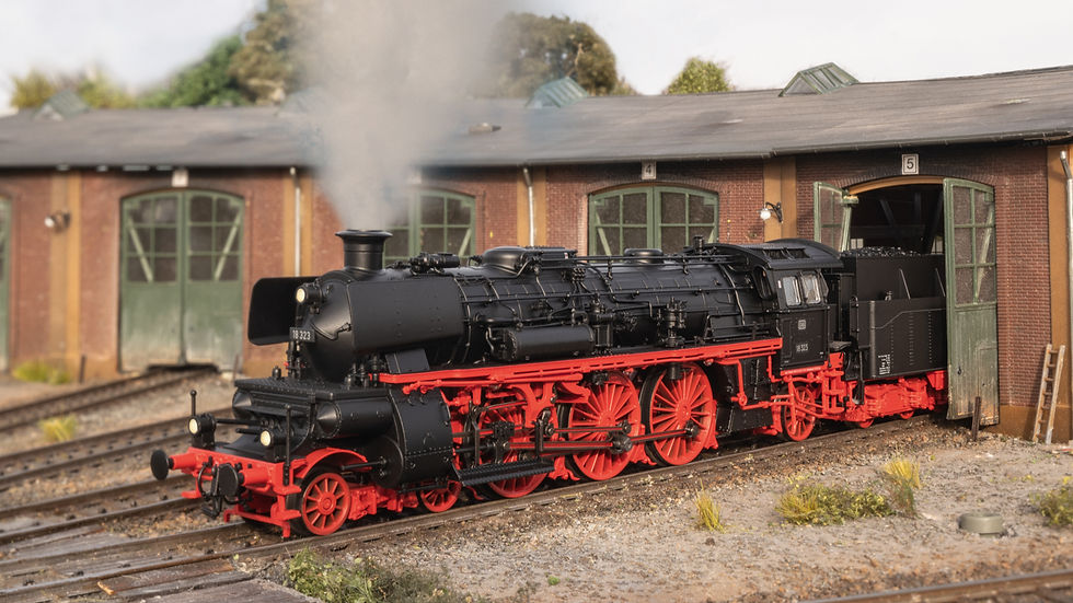 Miniatura: Trix 25323, Locomotora a vapor BR 18 323, DB, época III [DCC/Sound]