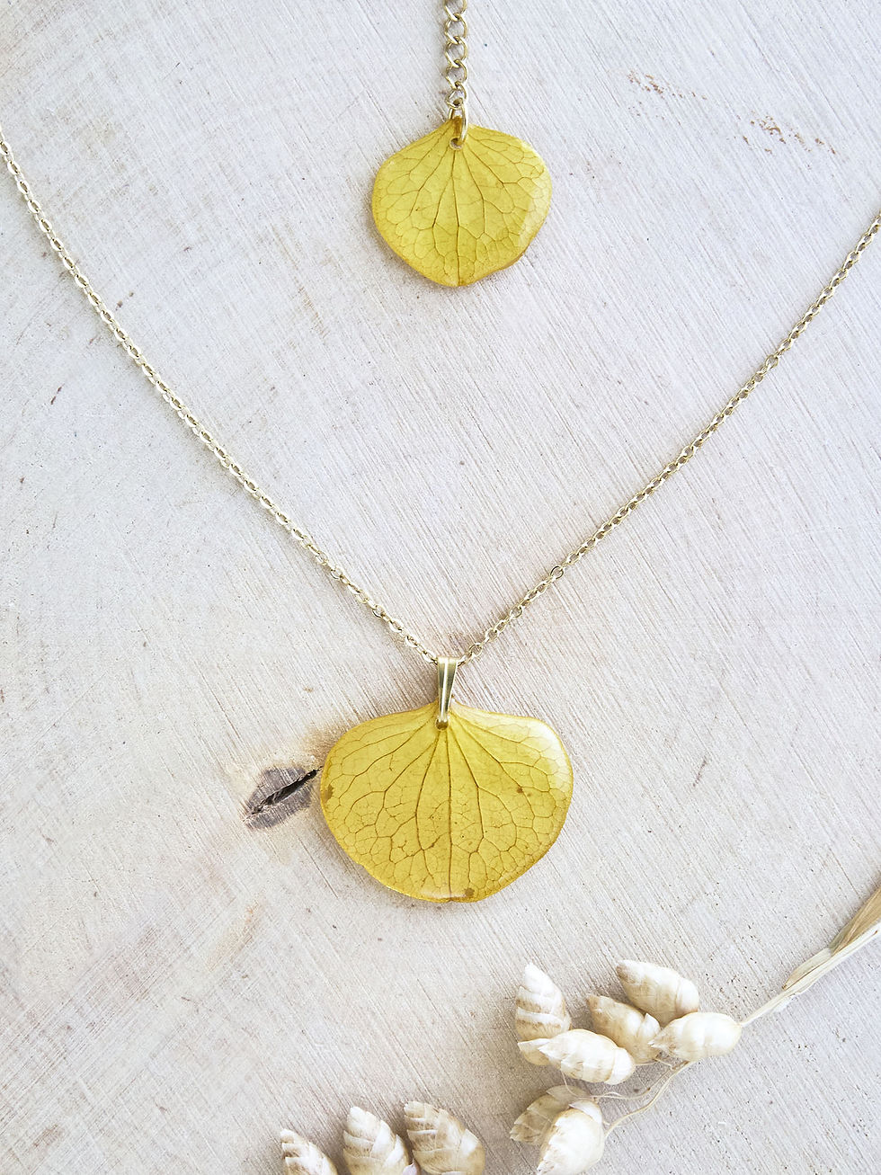 Miniature : Collier Rosalie – Pétale d’hortensia naturel