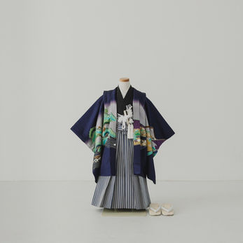 紺色松柄の羽織り袴の七五三着物