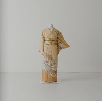 オレンジ濃淡ぼかし、扇面・四季花柄・蝶柄の訪問着
