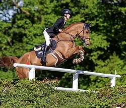 13_DH2502_Porträt_3_RangeRover_Derby_Textschwestern_Links_JUENGELMarvin (GER)Balou's Erbin