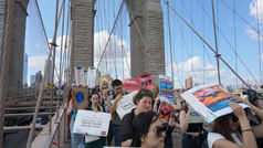 Parade in New York - Youth activist wants change
