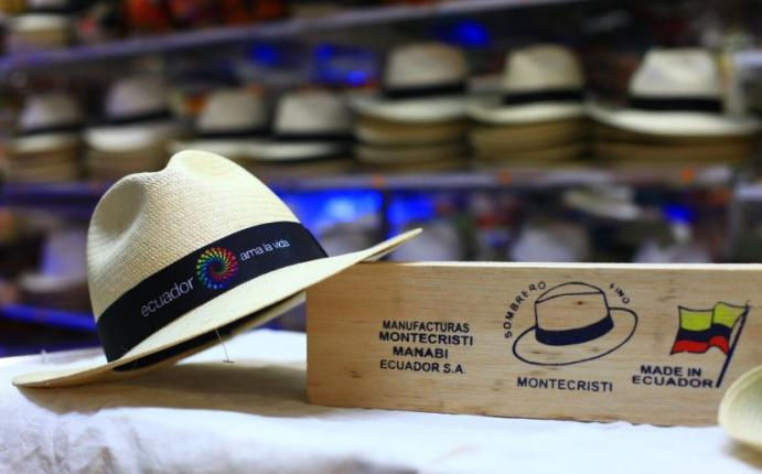 EL TEJIDO TRADICIONAL DELSOMBRERO DE PAJA TOQUILLA