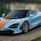 Discover the McLAren 720S in its new Gulf Oil “clothing”