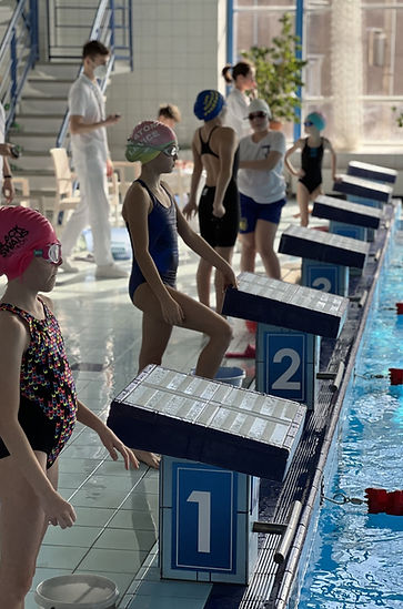 Športovec člen klubu Sk atóm levice predvádzajúci súťaž