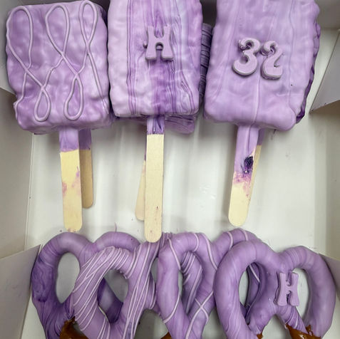 Rice Krispy treats & pretzel twist - small party package