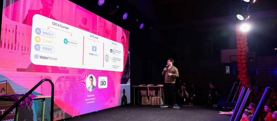 Filip Budny na scenie Ogólnopolskiej Olimpiady Kreatywności DI 2025