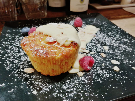 Tortino camilla di carote ,mandorle e crema inglese all' arancia