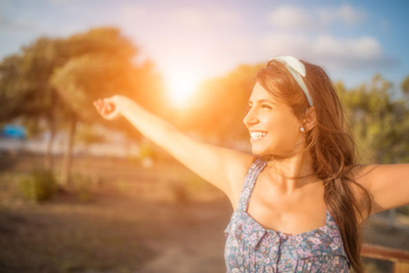 jeune femme heureuse.jpg