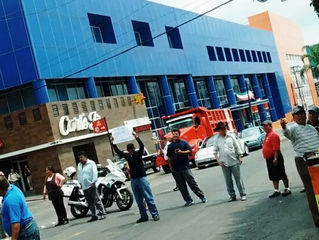 Bloquean avenida Plan de Ayala por falta de agua
