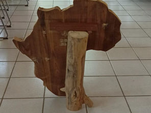 Support en bois flotté pour installation de la carte