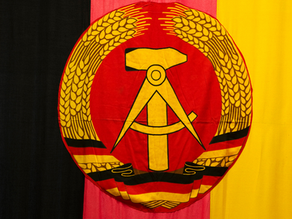 Wie hielt die DDR ihr Volk unter Kontrolle?