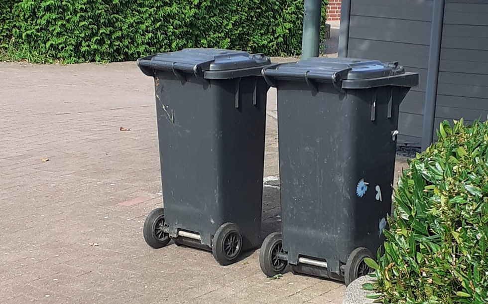 zwei Mülltonnen