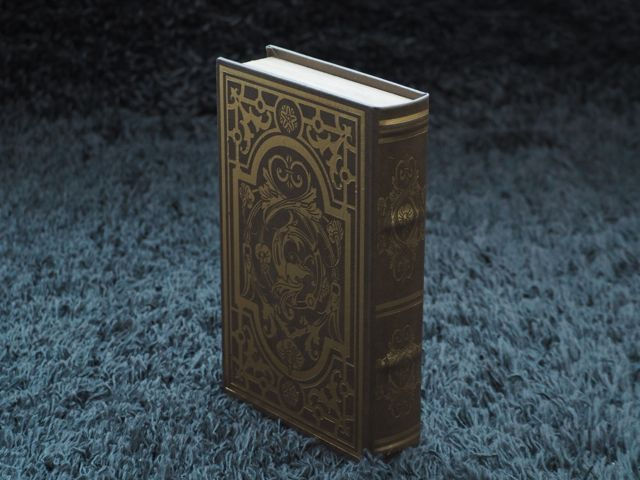 BOOK型小物入れ d