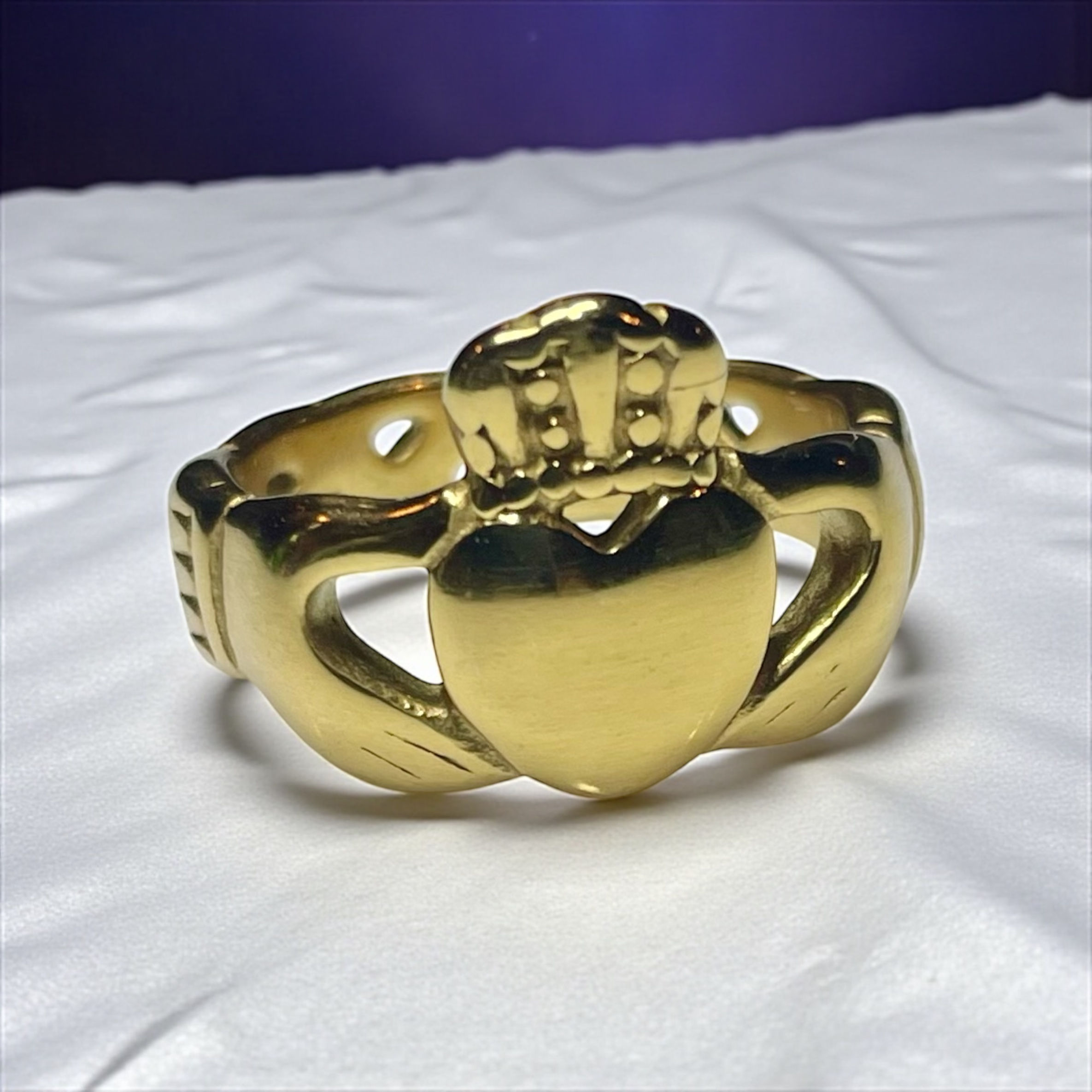 Wide/Medium Gold Claddagh