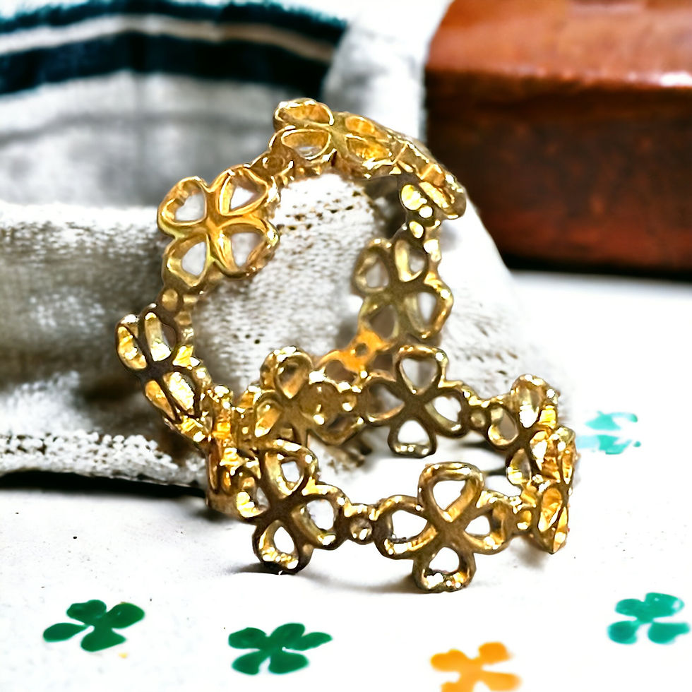 Thumbnail: Gold Shamrock Band