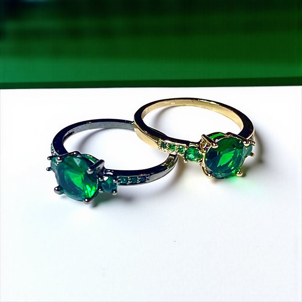 Thumbnail: Green Center & Side Stone Fashion Ring