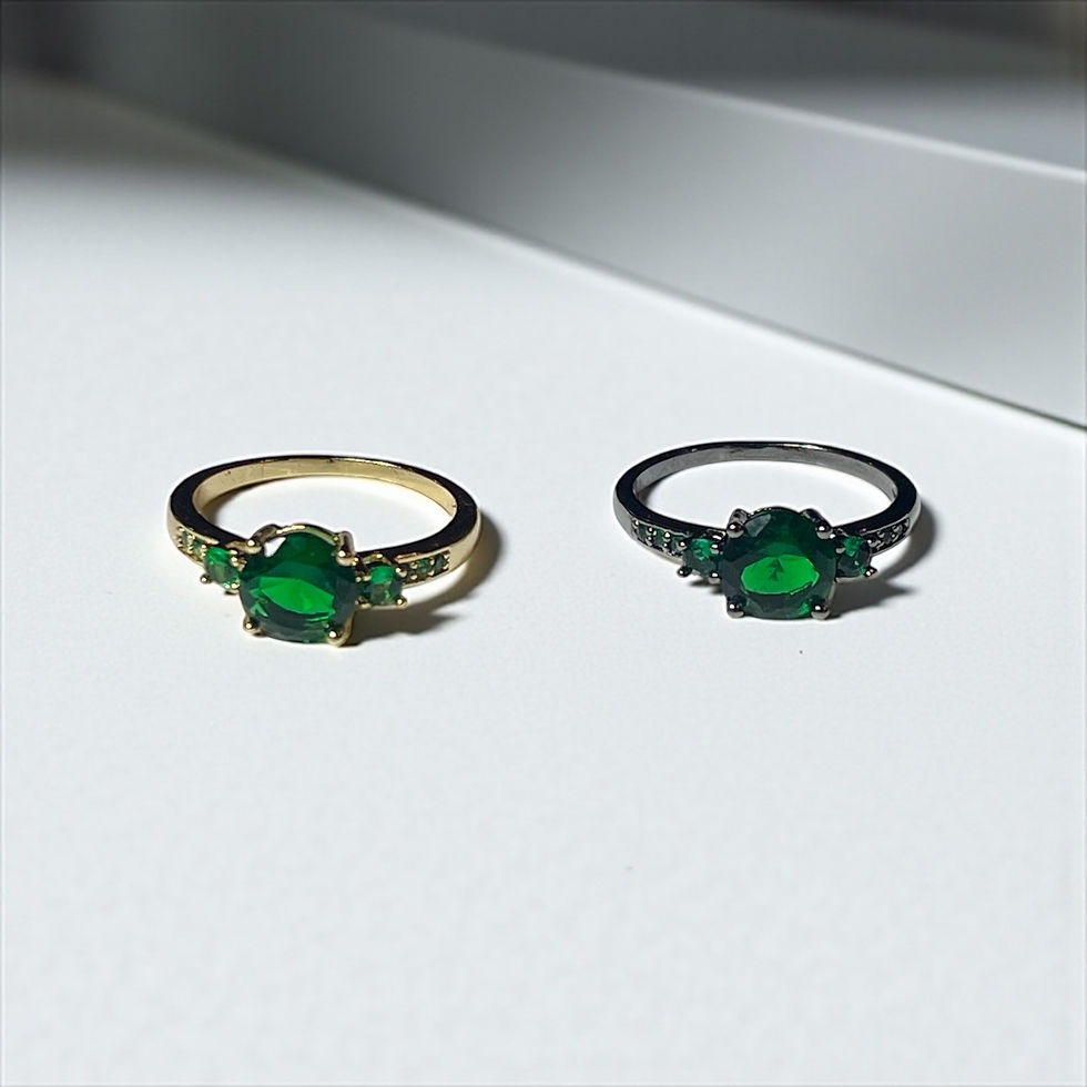 Thumbnail: Green Center & Side Stone Fashion Ring