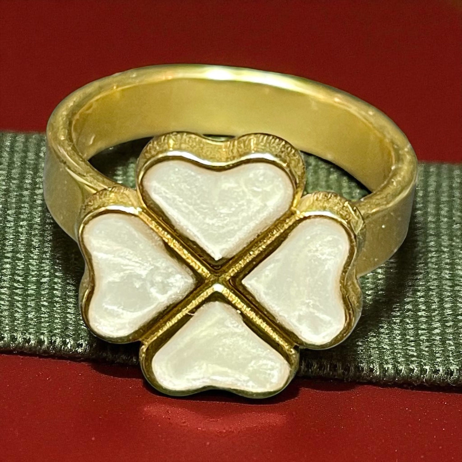 Golden/White Four Leaf Clover Ring