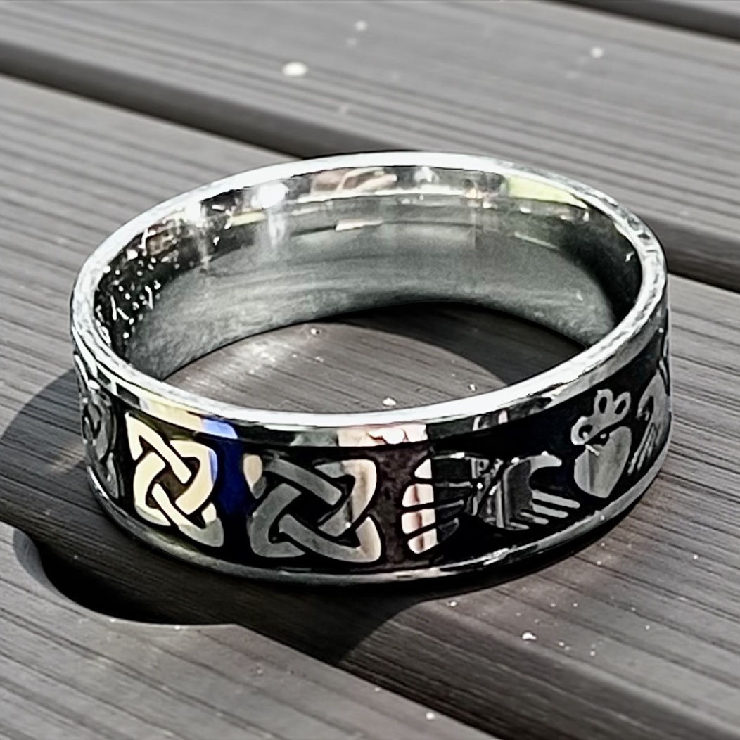 Silver and Black Claddagh & Celtic Knot Pattern Band