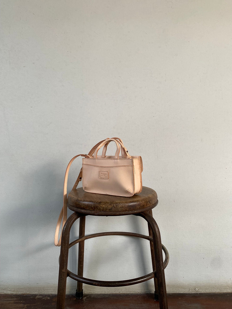 Thumbnail: Petite Amie