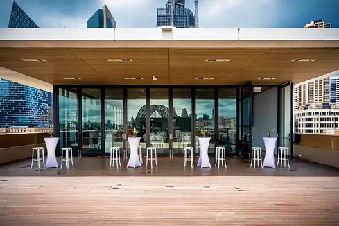 Habourside-Room_-Terrace_5_External-Furniture_Funktionality-960x640 Sydney.webp