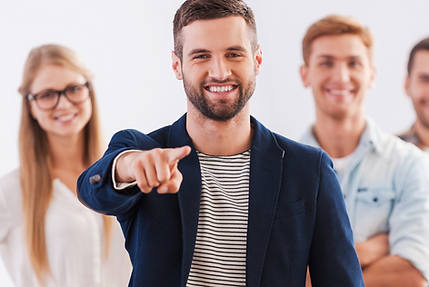 Een groep mensen waarbij 1 iemand duidelijk aantoont dat wij op zoek zijn naar jou