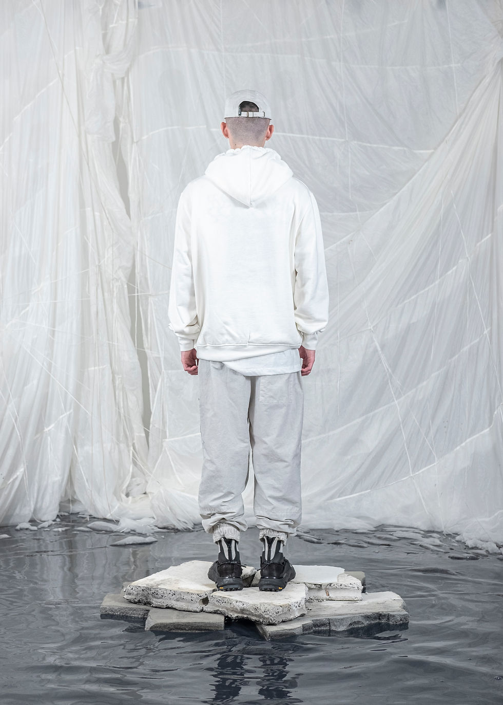 Thumbnail: H5_G1_NESO_OFF WHITE RD_0122