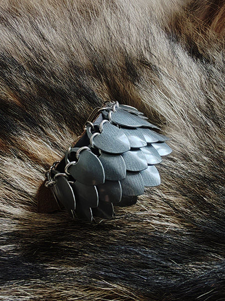Miniature : Bracelet Draconis en cuir et écailles anthracite