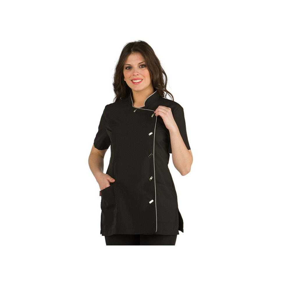 Modelo usando uniforme preto elegante