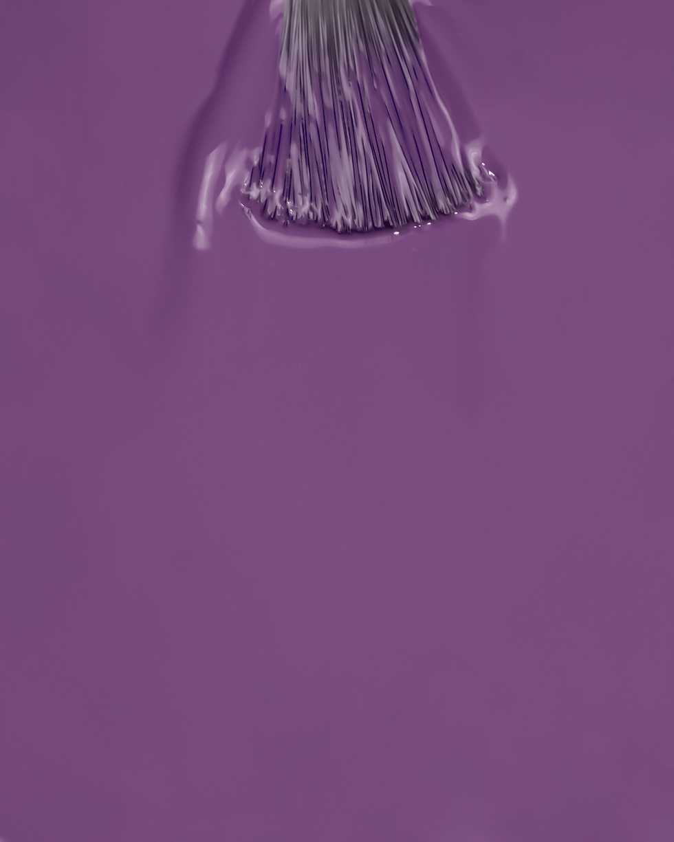 Pincel em esmalte roxo