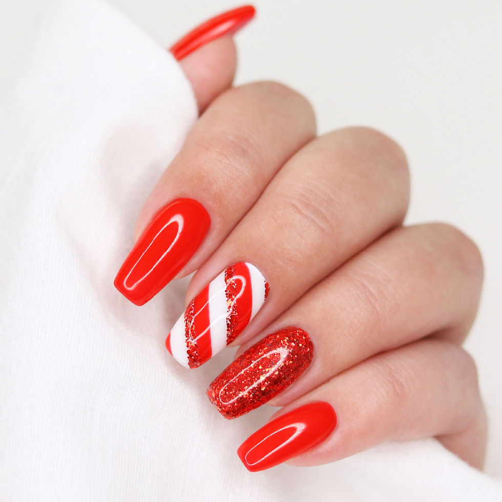 Unhas vermelhas e branco com detalhes natalinos