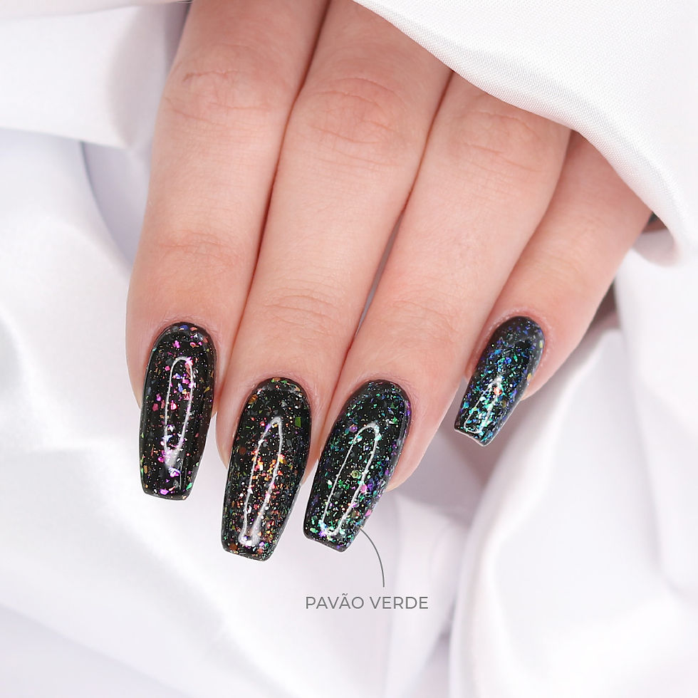 Unhas compridas com glitter e desenho