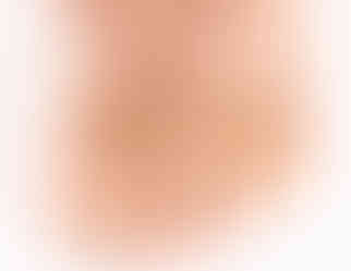 Unhas dos pés com esmalte nude claro