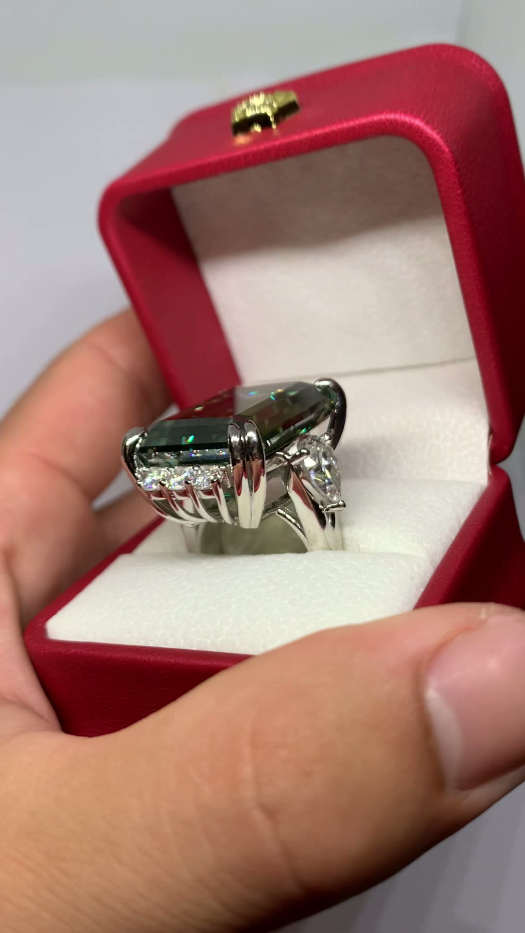 The Green Goddess™ High Jewellery 50ct Green Moissanite Ring