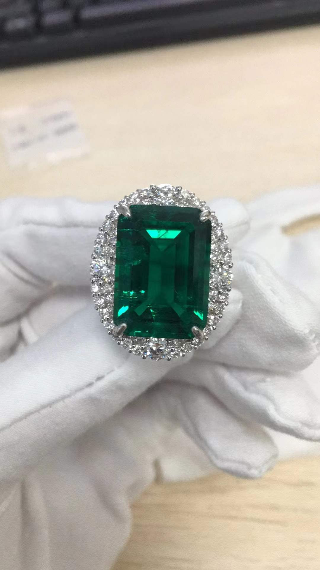 13.85ct Green Tourmaline &Diamond 18k White Gold Ring