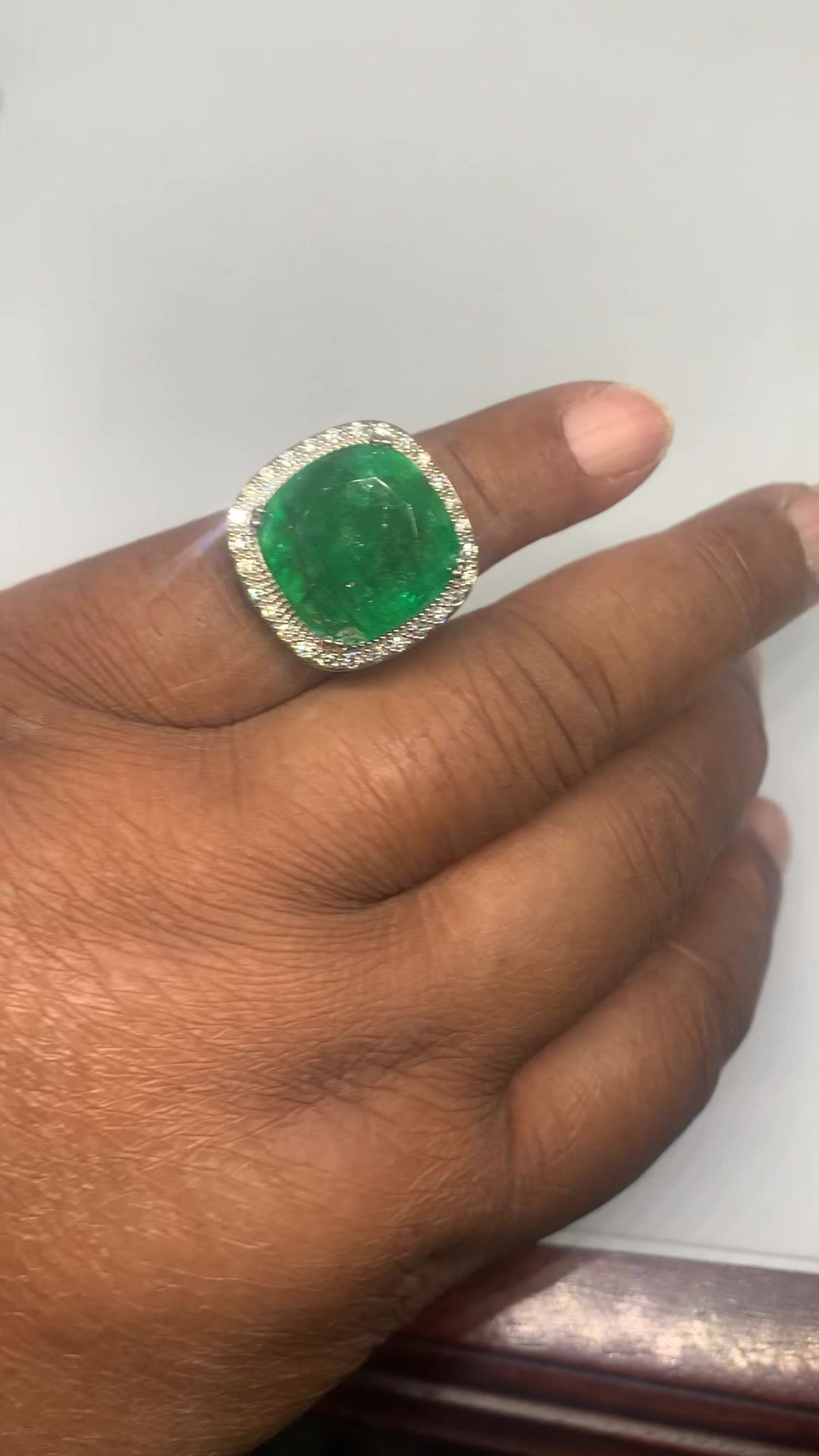 25.85ct Columbian Emerald and Diamond 8k white Gold Ring