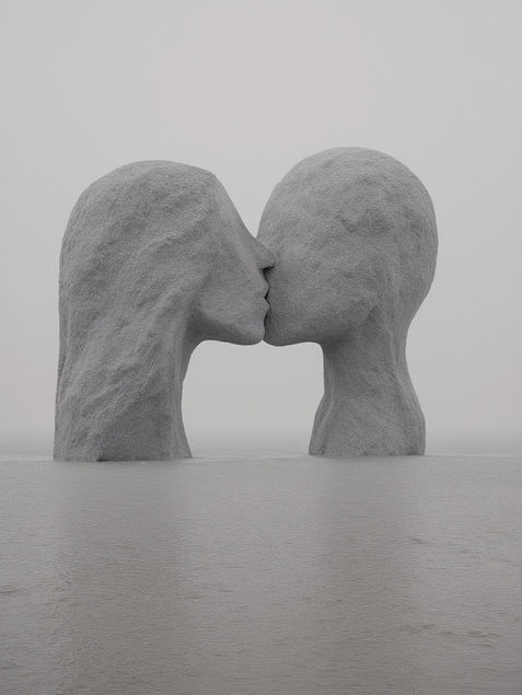 a sculpture of two people kissing 