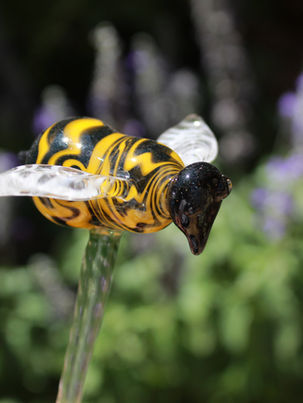 Ecklund Glass Creates a Custom Bumblebee for Betsy from Vegas Bees!