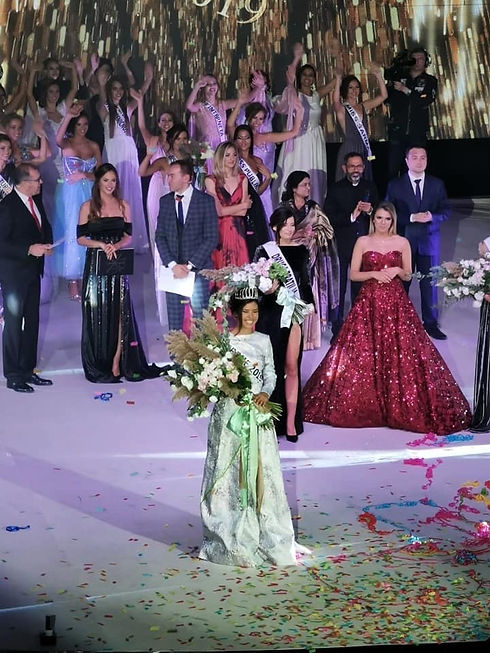 nasmejana lepa miss.jpeg