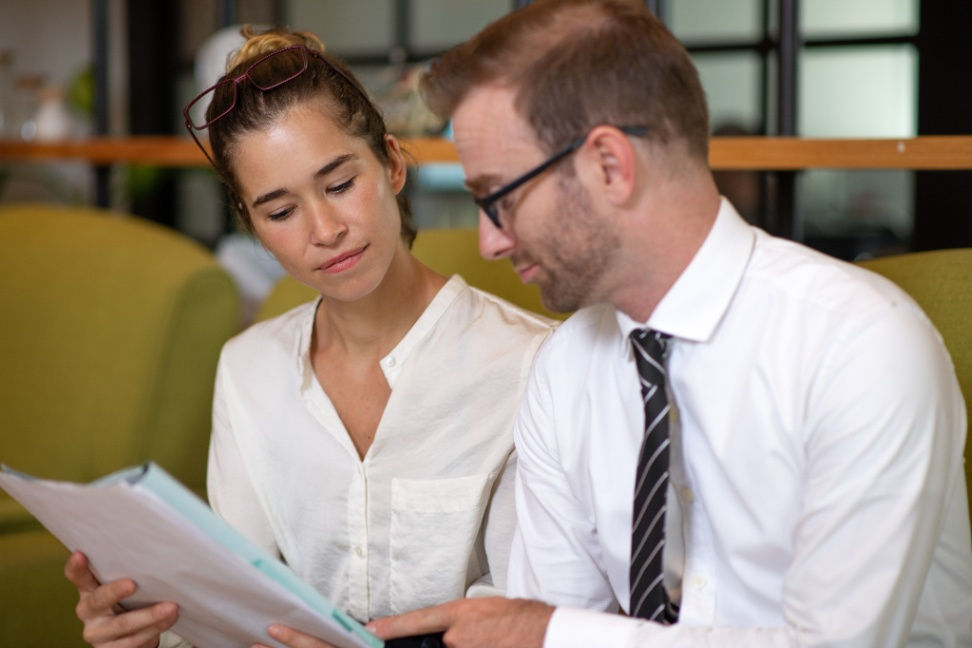 Leitura de risco: o que muda entre uma corretora comum e uma consultiva