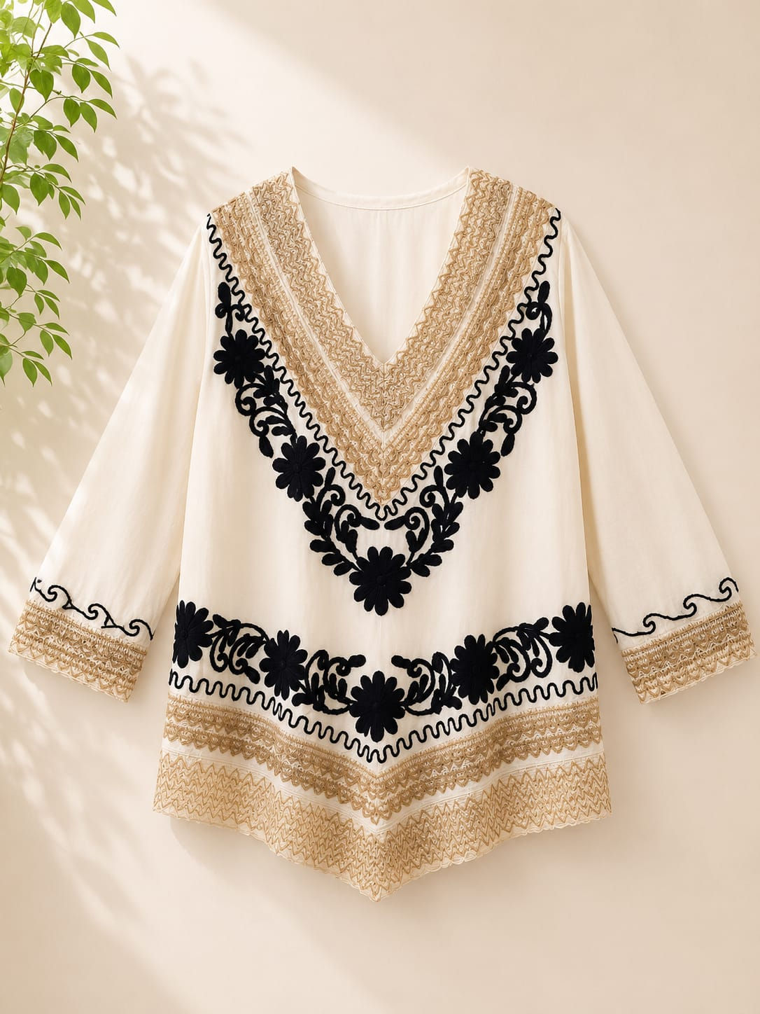 BLUSA COLOR CREMA BORDADO NEGRO