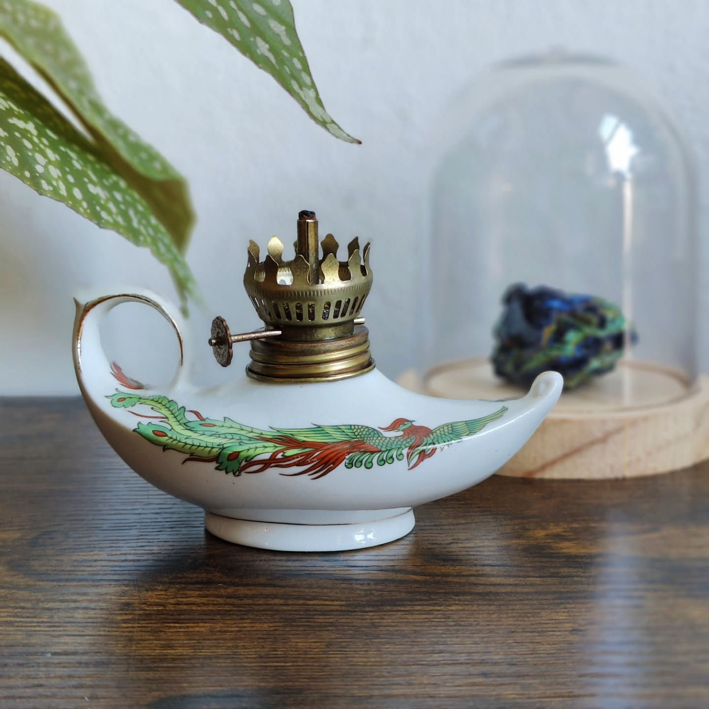 Keramieken olielamp gedecoreerd met Chinese draak en vogel