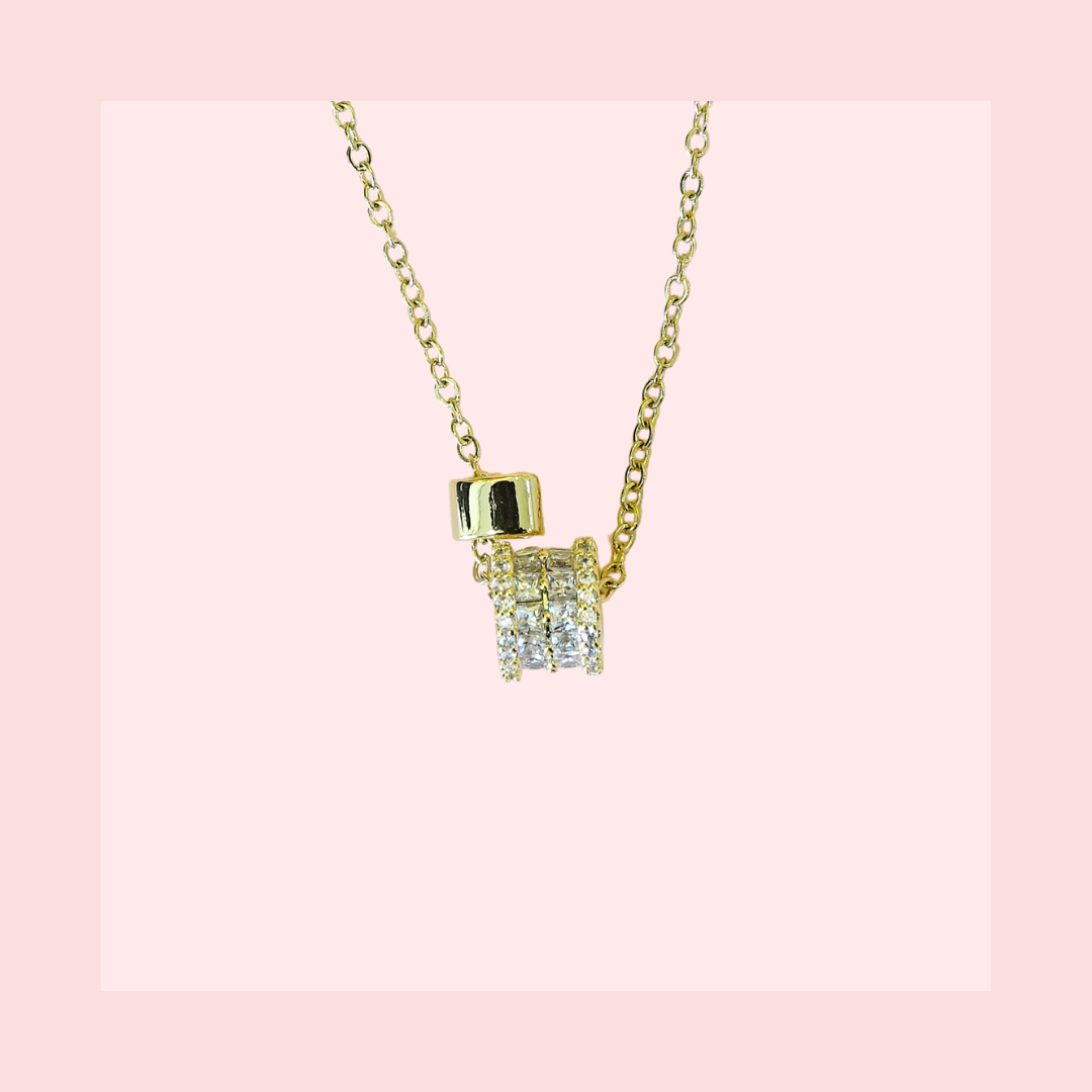 Collar dorado con dos dijes redondos