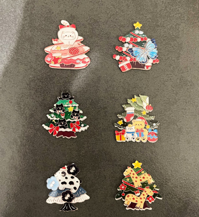 Thumbnail: Christmas-themed refrigerator