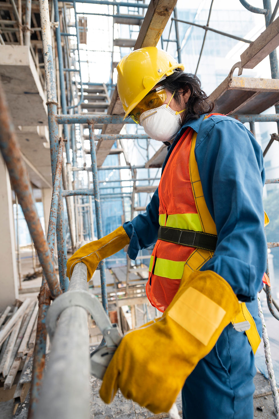 side-view-man-with-safety-equipment.jpg