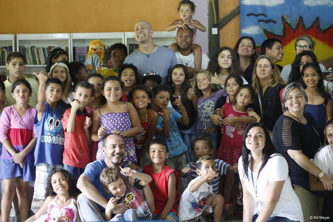Projeto Sacola Literária leva livros e escritores às bibliotecas comunitárias