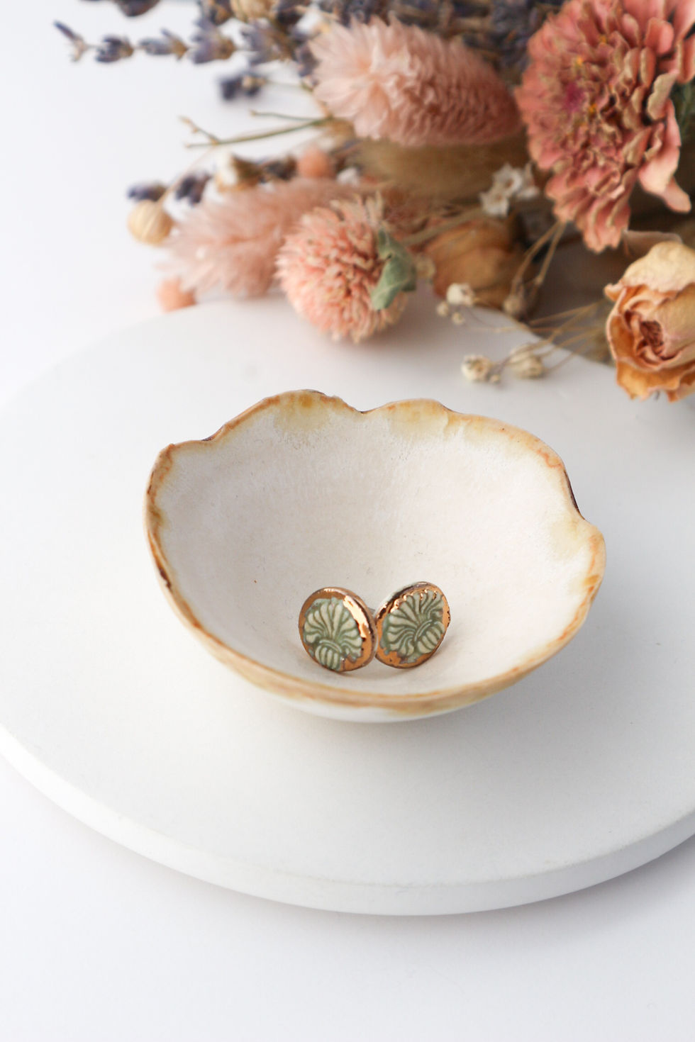 Thumbnail: Peridot oval studs